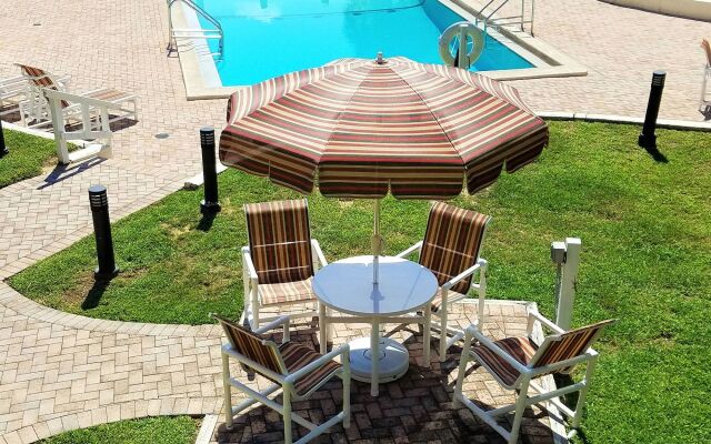 Days Inn & Suites by Wyndham Clermont