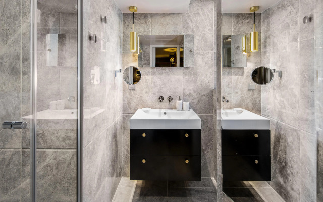 Snob Hotel