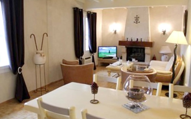 Villa With 3 Bedrooms in Maillane, With Private Pool, Enclosed Garden