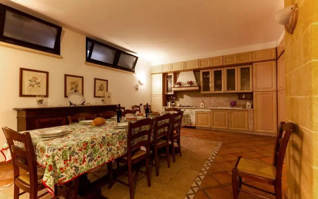 Villa piscina, campo calcetto, tennis, sauna m850