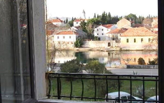 Hotel Leotar