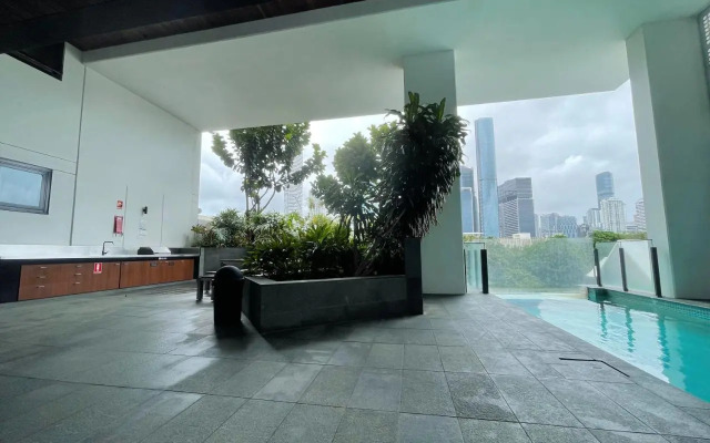 Lovely 2 Beds Apt with City View at South Brisbane