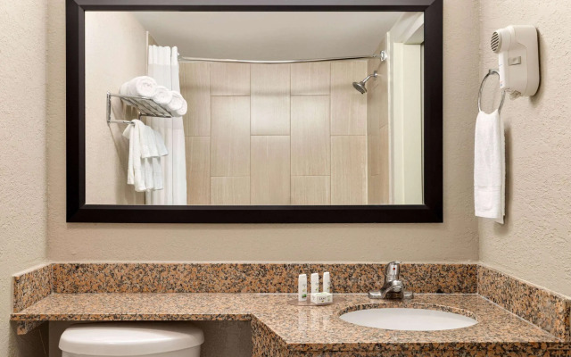 AmericInn by Wyndham Grand Rapids Airport North