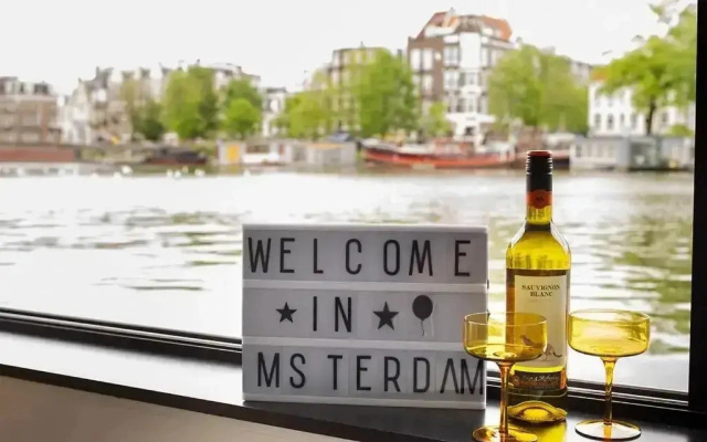 WM Picturesque Modern Houseboat (Nova Cura) - RNU 64028
