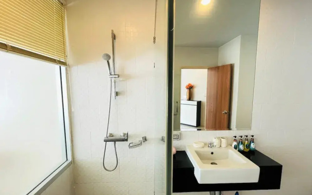 Chic Condo apartment by Lofty