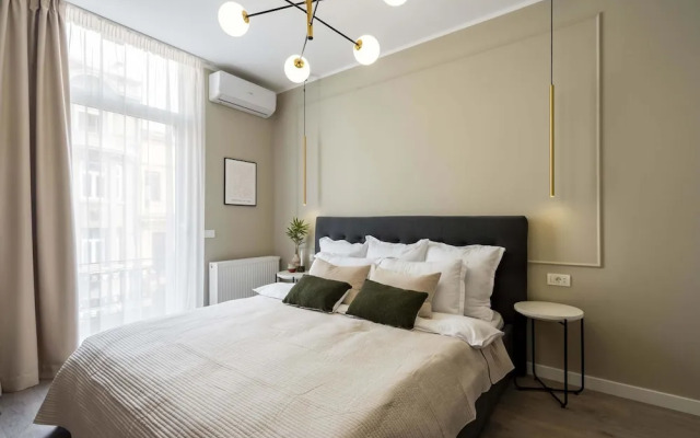 Gorgeous & Bright 2BR Condos - Steps From Old Town