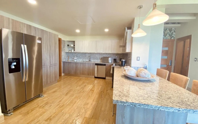 Georgeus 4BR Apartment at Blue Jacktar
