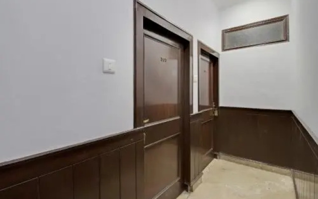 Hotel White House By OYO Rooms