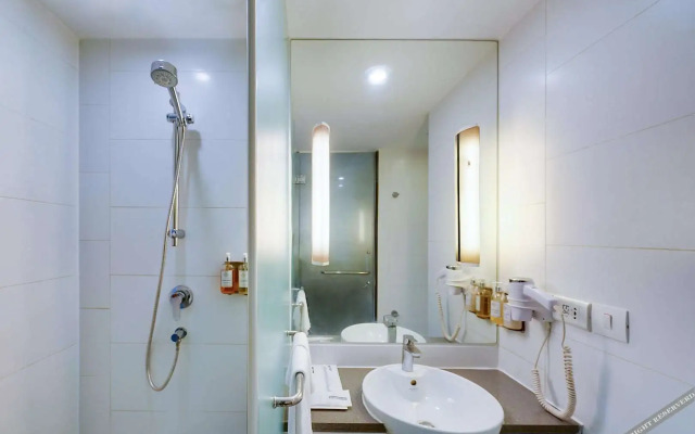 Holiday Inn Express Ahmedabad Ashram Road