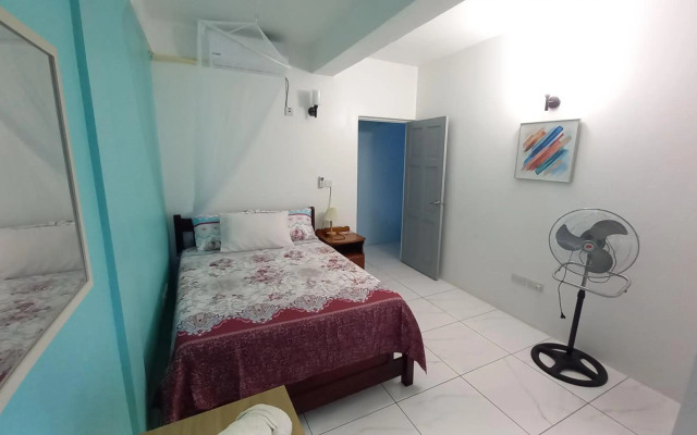 Cozy vacation retreat with free parking