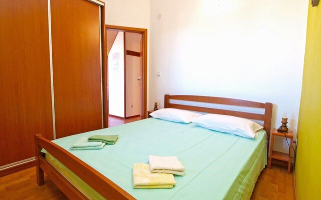 Apartment 990