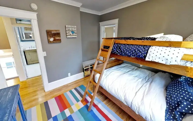 Luxury Whittier Mansion-3rd Floor Suite