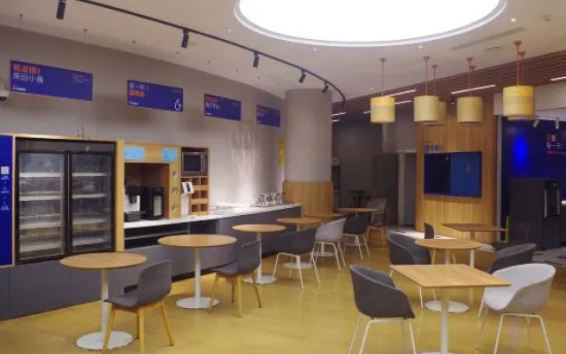 Holiday Inn Express Shanghai Tourism Zone