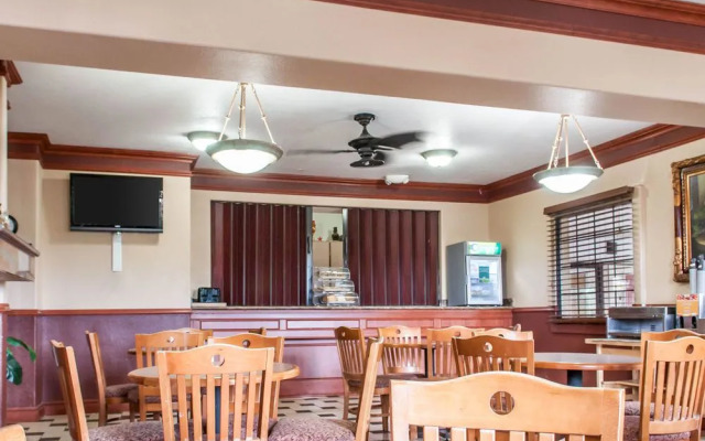 Quality Inn  Suites Gallup I-40 Exit 20