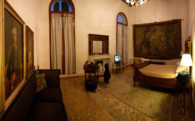 Palazzo Contarini Della Porta Di Ferro