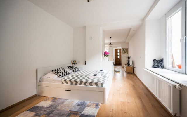 Modern Studio Apartment in the Old Town