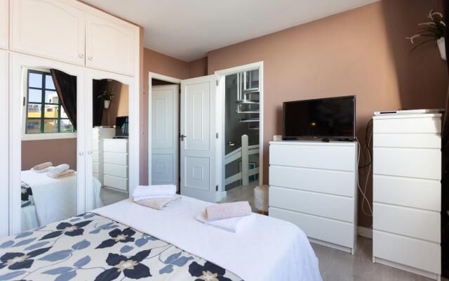 Home2Book Charming Sea Front House