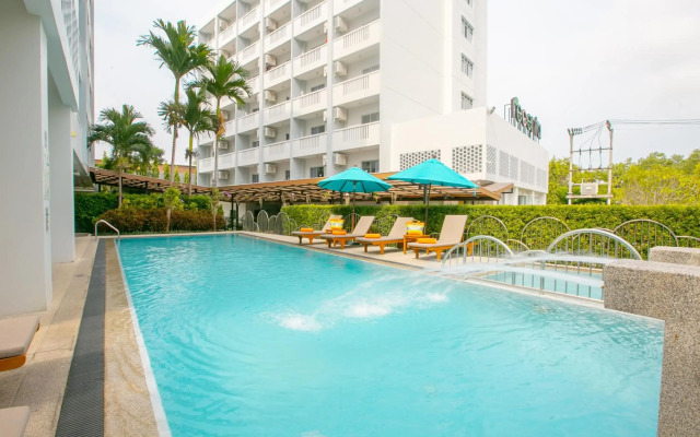 Recenta Suite Phuket Suanluang