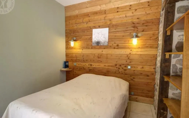 Gîte Croizet-sur-Gand, 7 pièces, 12 personnes - FR-1-496-25