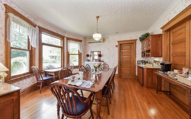 Harrison House Bed & Breakfast
