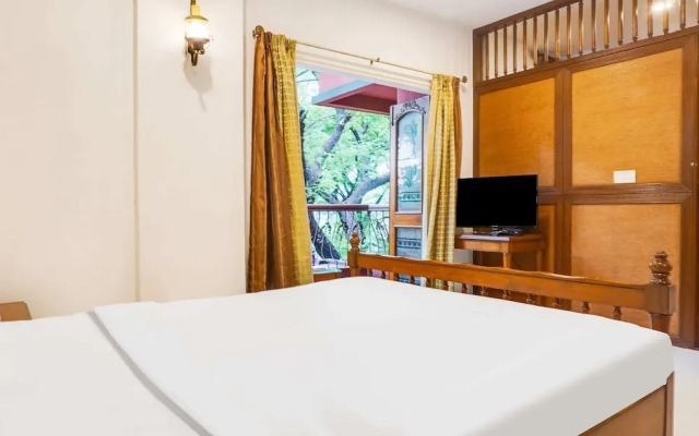 Premium Stays Near Fergusson College