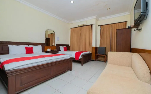 RedDoorz near Bojonegoro Train Station