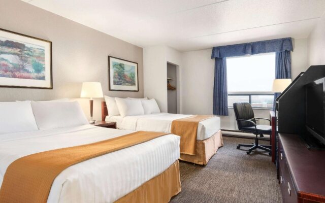 Emerald Hotel & Suites