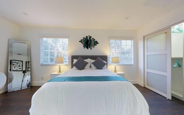 Beautiful Hollywood Beach 4 BR Home W Heated Pool