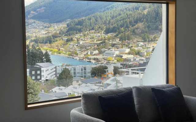 Panoramic Views - 10 minutes walk to Town