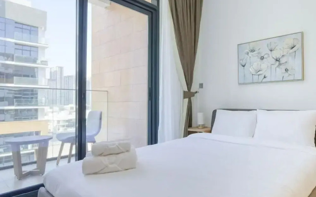 Chic Modern Studio in Azizi Riviera