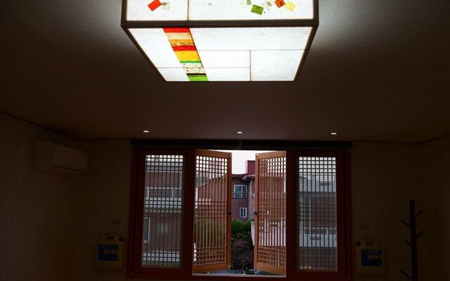 Hwangsil Tourist Hotel