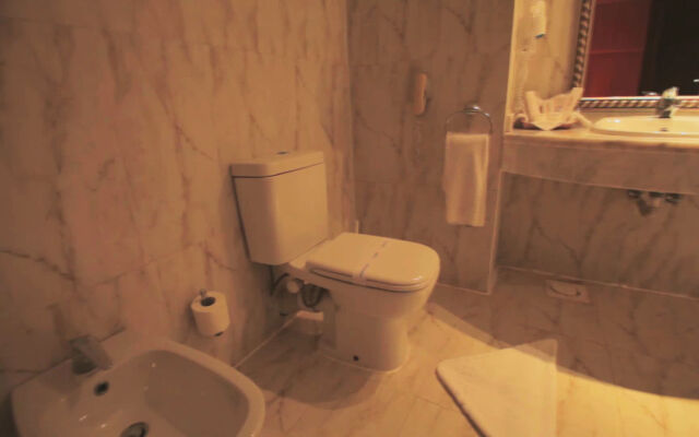 Titanic Palace - Families and Couples only