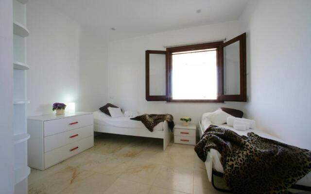 VILLA DELFINI 2-12 Pax