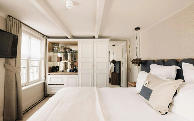Hotel 717