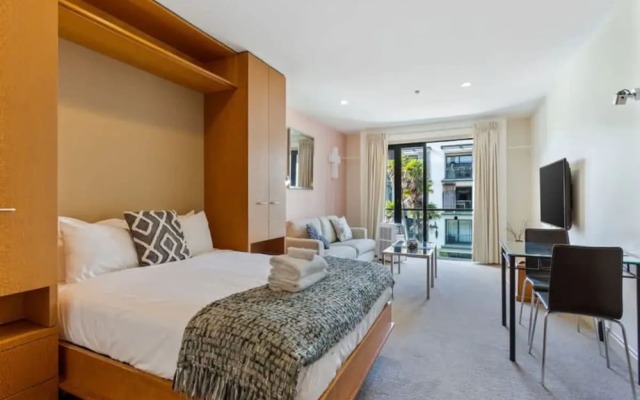 Beautiful Studio In The Viaduct With Free Carpark!