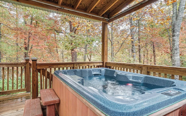 Spacious Home in Helen w/ Porch & Balcony!