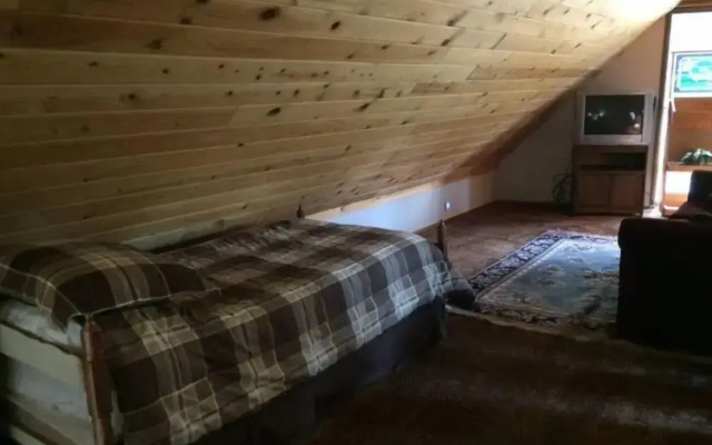 Lake Creek Cabin