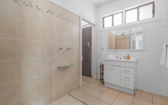 Sandlines at Hyams Beach 4pm Check Out Sundays