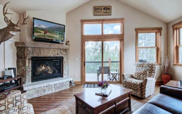 Maggie Point 75 Apartment