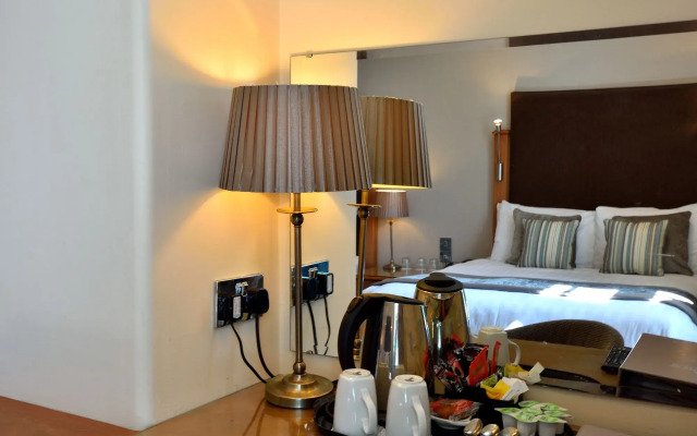 Queens Court Hotel