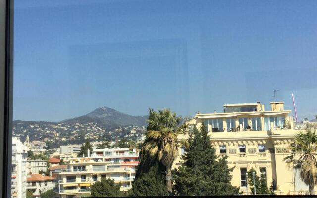 Appartement terrasse vue mer / nice