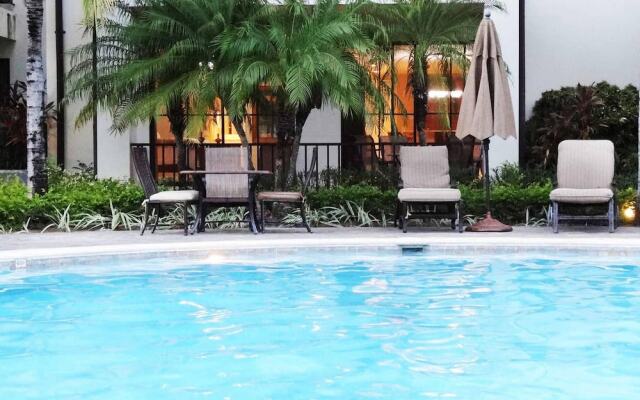 Pacifico L103 - 2bedroom Upscale Ground Floors Unit