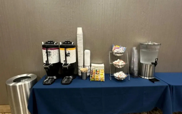 Hampton Inn & Suites Rockville Centre