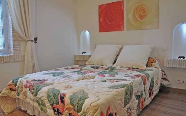 Luxurious Villa in Aix-en-Provence with Jacuzzi