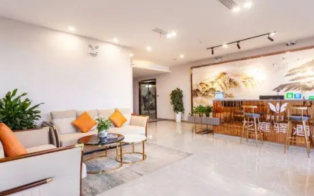 Santai Longtingyi Theme Hotel