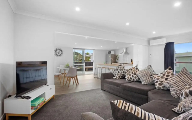 Coastal Breeze - Waihi Holiday Home