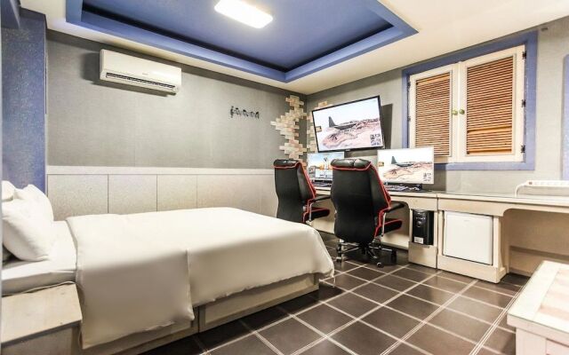 Hotel C&