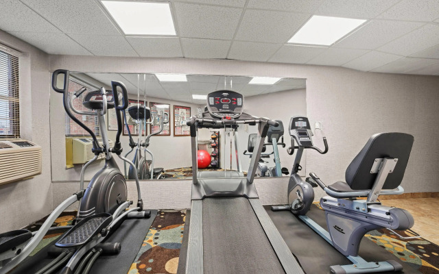 Days Inn by Wyndham Utica