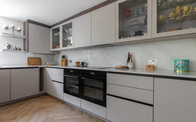 West Heath Road by Onefinestay