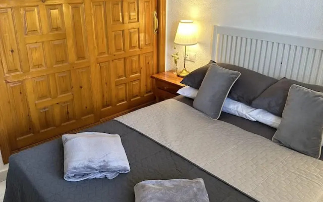 2-bed Apartment 10 min Drive to the Beach!